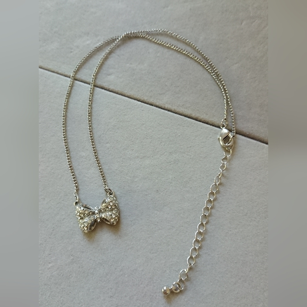 Sweet bow pendant with rhinestones Necklace - Picture 2 of 7